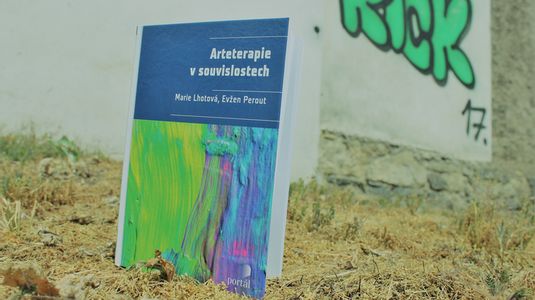 Léčba i výchova uměním: arteterapie a artefiletika