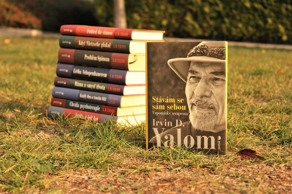 Irvin D. Yalom Teorie a praxe skupinové psychoterapie psychiatrie psychologie Stávám se sám sebou