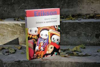 Psychologie spojená s kulturní antropologií, to je Eriksonovo Dětství a společnost