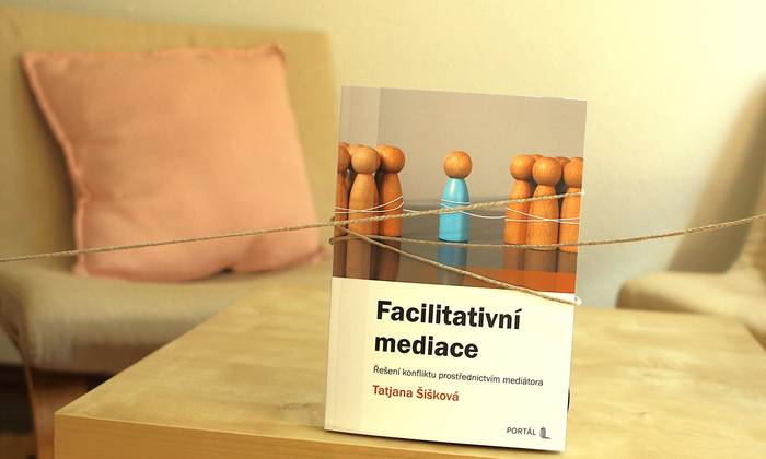Kniha Facilitativní mediace přináší praktického průvodce řešení konfliktů prostřednictvím mediátora