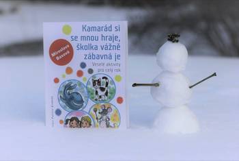 Veselé aktivity pro celý rok nabízí kniha Kamarád si se mnou hraje, školka vážně zábavná je