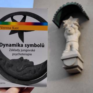Dynamika symbolů: jak jungovská psychoterapie proměňuje nevědomí v tvořivou sílu