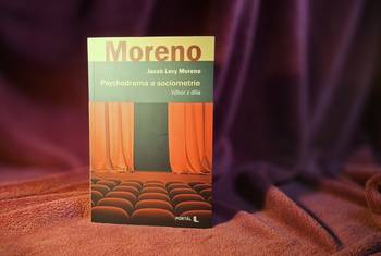 Všichni jsme herci mnoha rolí: vychází výbor z díla Jacoba L. Morena