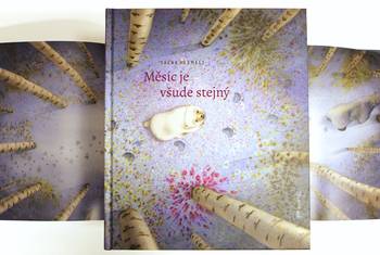 Měsíc je všude stejný. I v novém domově!