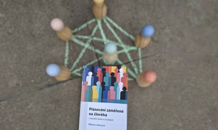 Plánování zaměřené na člověka v sociální práci a službách: Od tabulek k lidským příběhům 