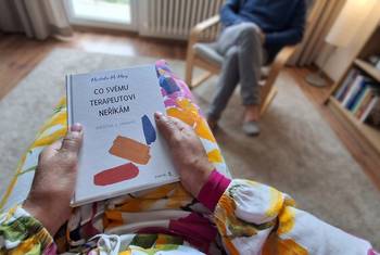 Co svému terapeutovi neříkám – tři provázané příběhy o tichu, slovech a pravdě v terapii